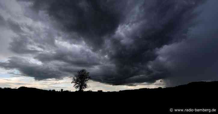Wochenbeginn bringt Starkregen und Sturmböen nach Bayern