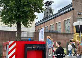 Frietketel doven en pop bevrijden: duizenden nieuwsgierigen maken kennis met job van brandweer in Genk