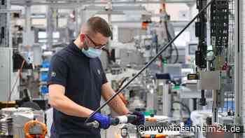 „Falsch abgebogen“: Arbeitgeber-Verband stellt sich gegen Verbrenner-Aus