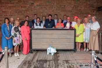 Kunstvazen geveild om kinderen te helpen op ‘Art & Charity’ in RE|CORE-site