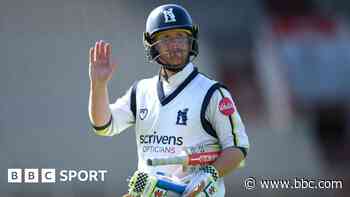 Davies ton gives Warwickshire edge over Lancashire