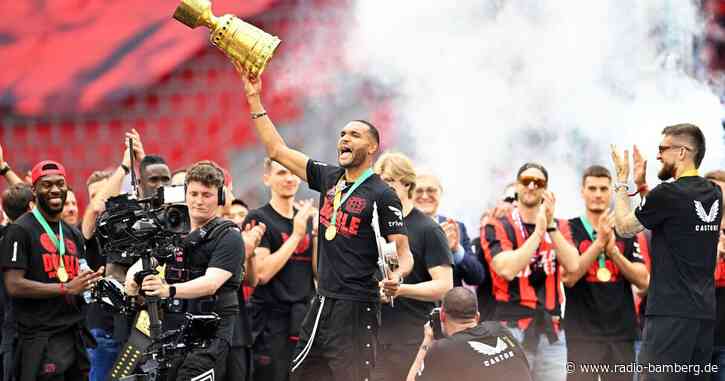 40.000 Leverkusen-Fans feiern Mannschaft in der BayArena