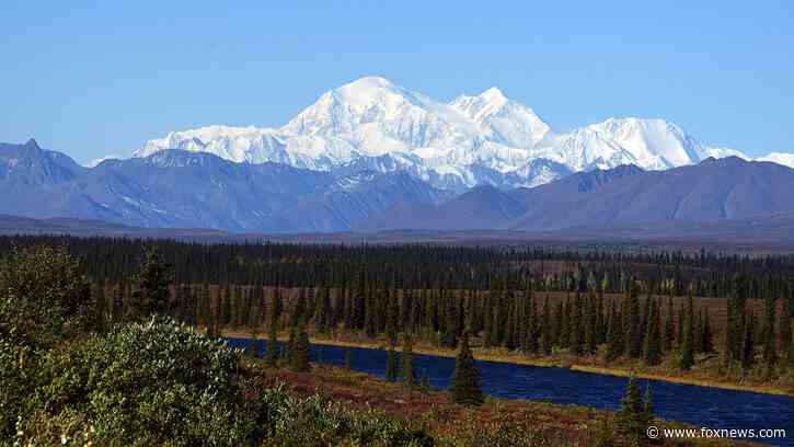 Senator blasts federal parks officials for barring American flags in beloved national park