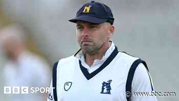 Warwickshire dominate Lancs on rain-affected day