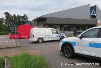 Lichaam van man aangetroffen op parking Aldi in Zemst: politie en parket onderzoeken verdacht overlijden