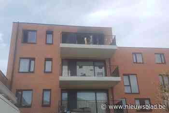 Man met dochter van 4 naar ziekenhuis na zware uitslaande brand in Eeklo: “Rookmelders hebben levens gered”