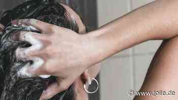 Das passiert mit deiner Kopfhaut, wenn du nur einmal die Woche Haare wäschst