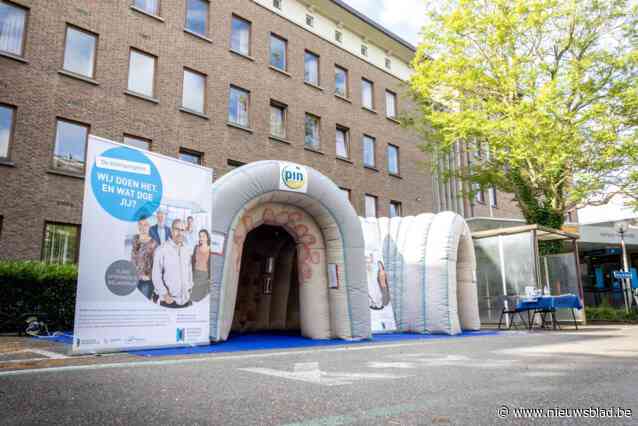 Opblaasbare darm voor ziekenhuis sensibiliseert over screening darmkanker