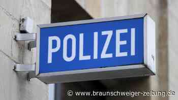 Peine: Autofahrer beschädigt Verkehrsschilder und eigenes Auto
