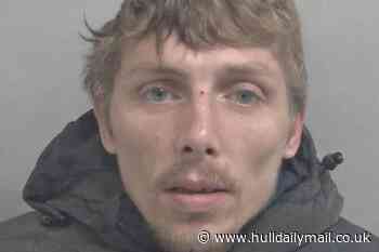 Wanted man spotted by police in Hull quickly admitted he had meat cleaver in his trousers