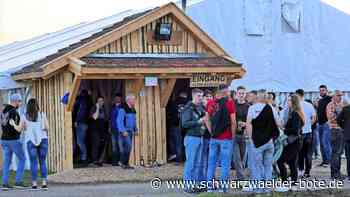 Dreschschuppen Fünfbronn: Nachgebaute Hütte ist Eingang zur Party