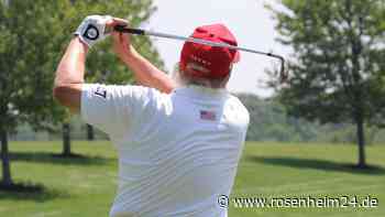 „Einfach nur Opa“: Trump gönnt sich vom Prozess eine Golf-Auszeit – mit Enkelin und Pikachu