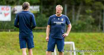 ‘De man in de korte broek’ Jos (50) moet noodgedwongen afscheid nemen van Vitesse: ‘Nu sta ik wel in de kou’