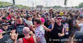 Zo overleef je een moshpit zonder kleerscheuren: ‘Al is de orde verre heen, help een ander op de been’