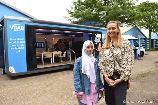 Eerste jobdag in opvangcentrum Fedasil Broechem: “Asielzoekers mogen na vier maanden hier werken, en de helft doét dat ook”
