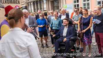 Abgeordneter im Rollstuhl kämpft für die Würde aller Menschen
