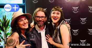 Red Fridge: Hannovers Wohnzimmerkonzert mit Dörpwicht-Modenschau im Baumarkt