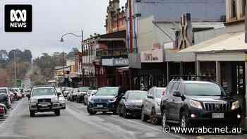 Fears for long-term viability of rural councils as popular Victorian tourist town faces financial woes