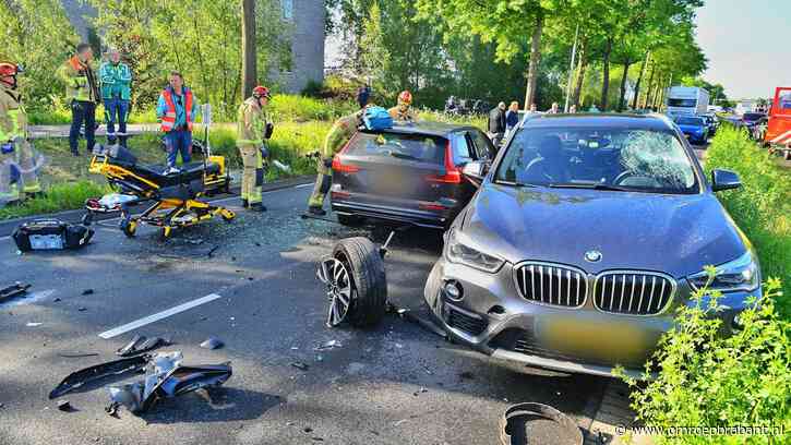 Ravage door ongeluk met spookrijder, bestuurder door brandweer bevrijd