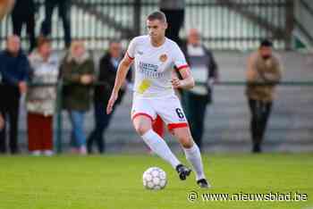 SCHOENEN AAN DE HAAK. Jens Van De Wiele (KVV Laarne-Kalken) zwaait af met een promotie: “Fietsen en lopen worden vaste prik, maar voortaan zonder verplichtingen”