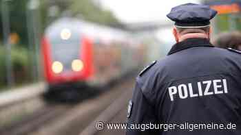 Radfahrer quert Gleise: Zug muss Schnellbremsung einlegen