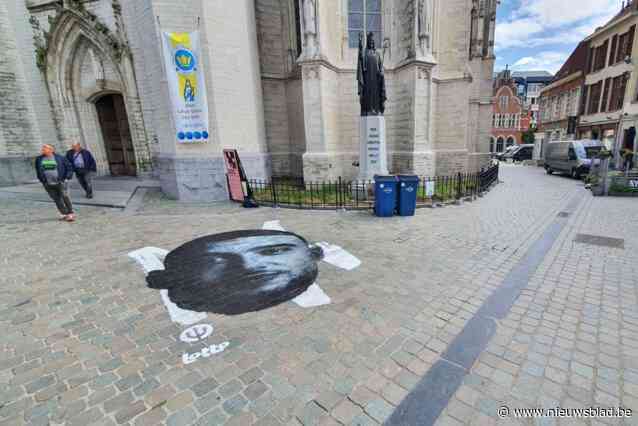 Straattekening van Zeno Debast en muurschildering van Youri Tielemans: Halle en Leeuw stomen zich klaar voor EK voetbal