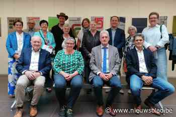 65 affiches van Tieltse Europafeesten kleuren expo in Sint-Andriesziekenhuis