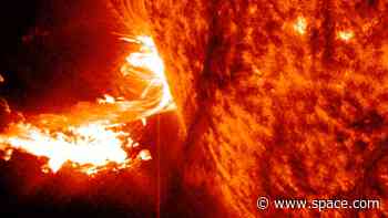 Colossal X-class solar flare suggests return of sunspot group that fueled May's epic auroras (video)