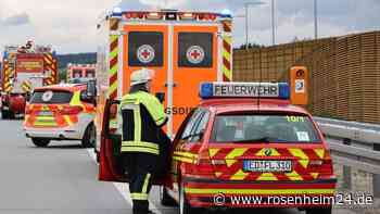 Unfall auf A94 bei Sankt Wolfgang: Lkw erfasst Auto auf Standstreifen