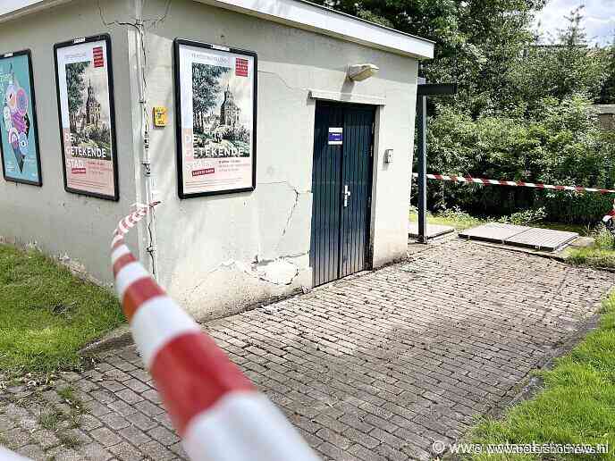 Automobilist rijdt tegen rioolgemaal Vinkeveen: gevel instabiel