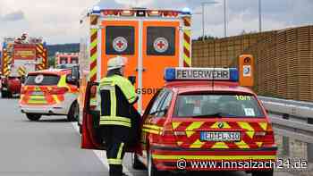 Unfall auf A94 bei Sankt Wolfgang: Lkw erfasst Auto auf Standstreifen