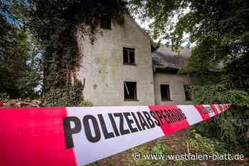 Brandstiftung auf altem Gehöft: Polizei sucht zwei junge Rollerfahrer