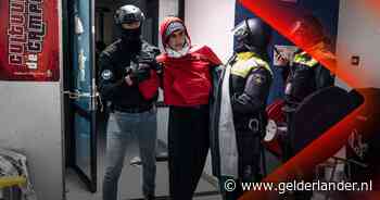 Radboud-bezetting eindigt in ME-inzet • Koning opent onderzoekscentrum in Wageningen