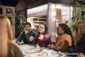 Onderwijsambassadeurs krijgen diploma: “Dankzij hen voelen ouders zich meer zelfzeker”