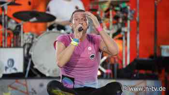 Großes Geheimnis ausgeplaudert?: Chris Martins nette Geste lässt Gerüchteküche brodeln