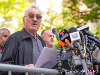 "Vuole distruggere il mondo". L'arringa anti-Trump di Robert De Niro a New York