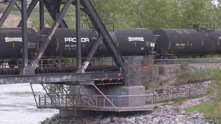 Teenager in critical condition after being hit by train in N.W. Calgary