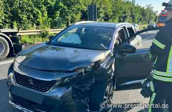 FW-MH: Verkehrsunfall auf der A40 und Küchenbrand