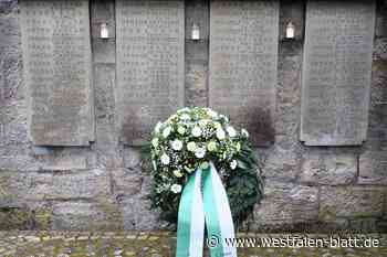 Unbekannte zerstören Kranz für Tote der beiden Weltkriege in Bellersen