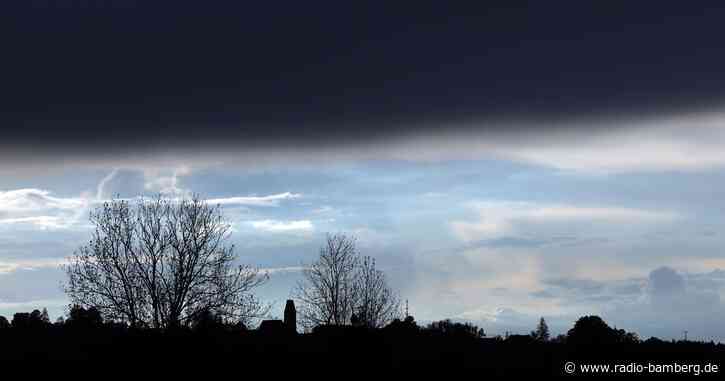Regen zieht in Bayern auf: Gewitter möglich