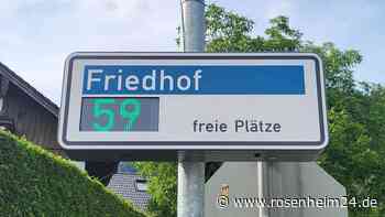 „Humor haben die ja in Bayerisch Gmain“ – Bergfriedhof-Schild geht viral