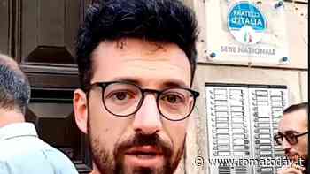 Attivisti di Ultima Generazione manifestano davanti alla sede di Fratelli d'Italia, arrivano le forze dell'ordine