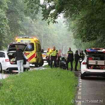 112 Nieuws: Scooterrijdster raakt gewond na botsing met auto/ Jonge fietser aangereden in Deventer