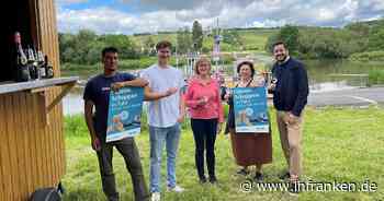 Volkach lädt zum Fährenschoppen ein - ein Glas Wein genießen am Main