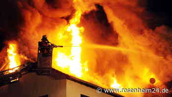 Verheerendes Feuer am Stadtplatz in Österreich: Mann will Flammen entkommen und springt in den Tod