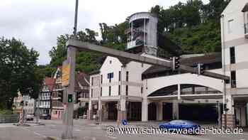 Kran ist weg, Brücke sitzt: Bischofstraße in Calw ist wieder offen