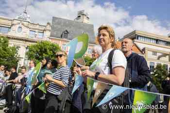 Ringland paradeert door de Antwerpse straten. Oproep aan politici om ook na verkiezingen overkapping te steunen