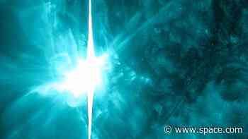 Massive sunspot responsible for May's epic auroras unleashes major X-class solar flare (video)