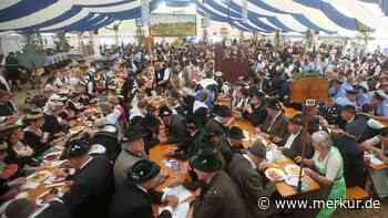 Veteranen, Feuerwehr und Burschenverein feiern in Endlhausen gemeinsam