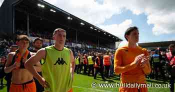 Hull City transfer chief delivers Liam Delap verdict as Man City talks ongoing